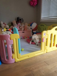 Baby playpen with gate