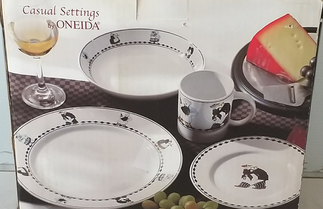 16 Piece Dinnerware Set in Other in Markham / York Region - Image 2