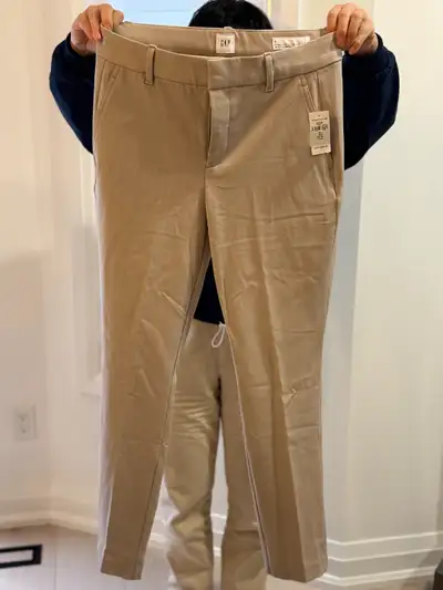 (New with tags) Gap Signature Skinny Ankle Khaki Pants US size 4, View more