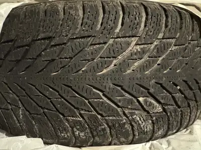 4 pneus d’hiver Nokian Hakkapeliita R3 245/45R19 avec environ 7-8/32’’ d’usure restante. Demande $10...