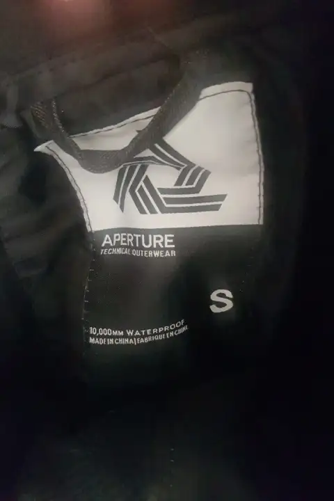 Snowboard jacket and pants in Men's in Kitchener / Waterloo - Image 4