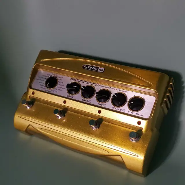 Line 6 DM4 Distortion in Amps & Pedals in City of Montréal - Image 2