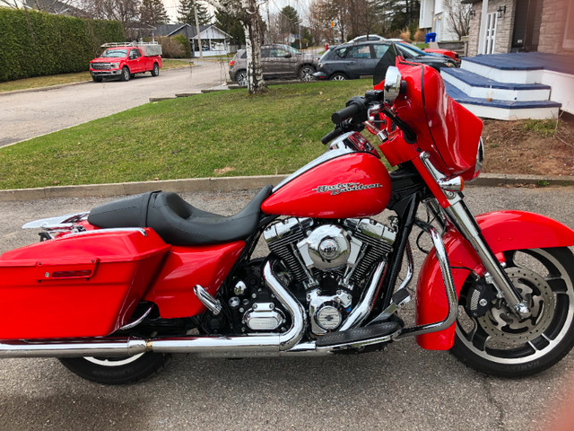 Moto Harley Davidson FLHX Street Glid 2011 70,000 K $16,000 Négo in Touring in Gatineau - Image 3