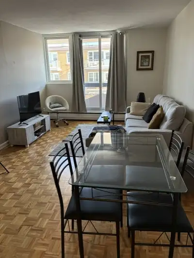 3 1/2 près de la rue Cartier et des plaines, poêle et frigo inclus, grand balcon, piscine intérieure...