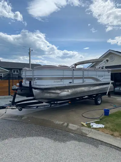 ISO tritoon; 22 ft; 150 hp - picture of current boat but wanting to upgrade to tritoon and 150 hp