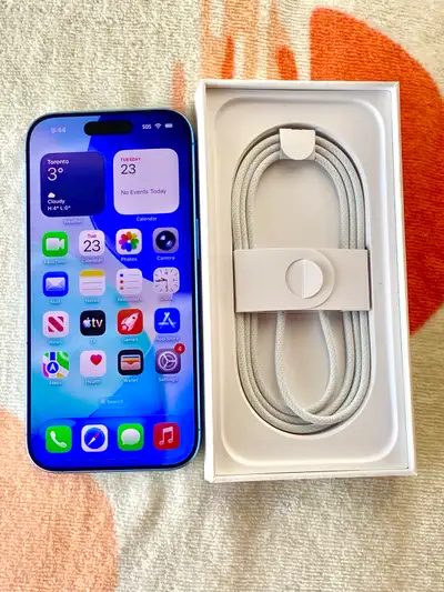 Excellent condition, unlocked blue iPhone 17 with 256GB of storage. It's in fantastic shape! 100% Ba...