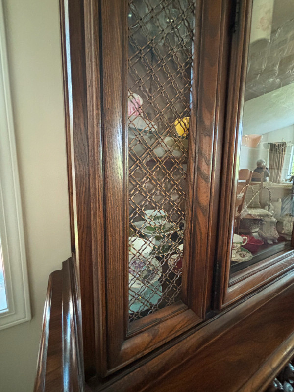 Antique Cabinet in Hutches & Display Cabinets in Nanaimo - Image 3