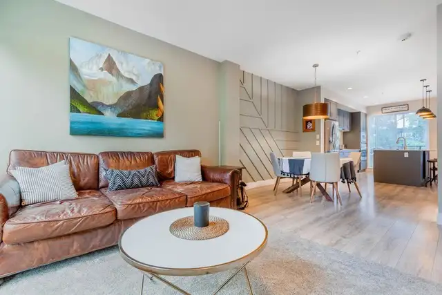 5 Bed + Den Townhome - Rooftop Hot Tub, Pool, Gym - South Surrey in Long Term Rentals in Delta/Surrey/Langley - Image 4