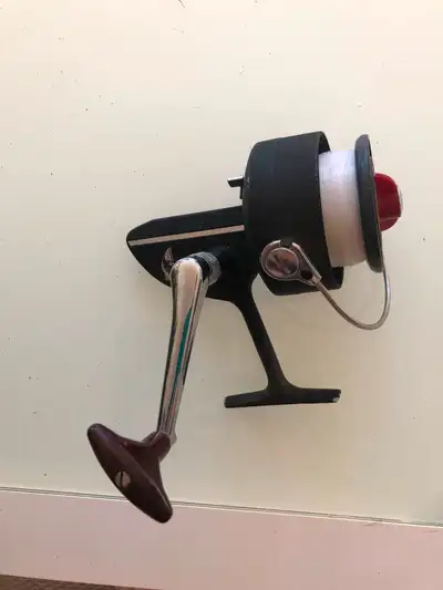 Made in Germany Large Salt water and fresh water spinning reel In excellent condition Firm on price...