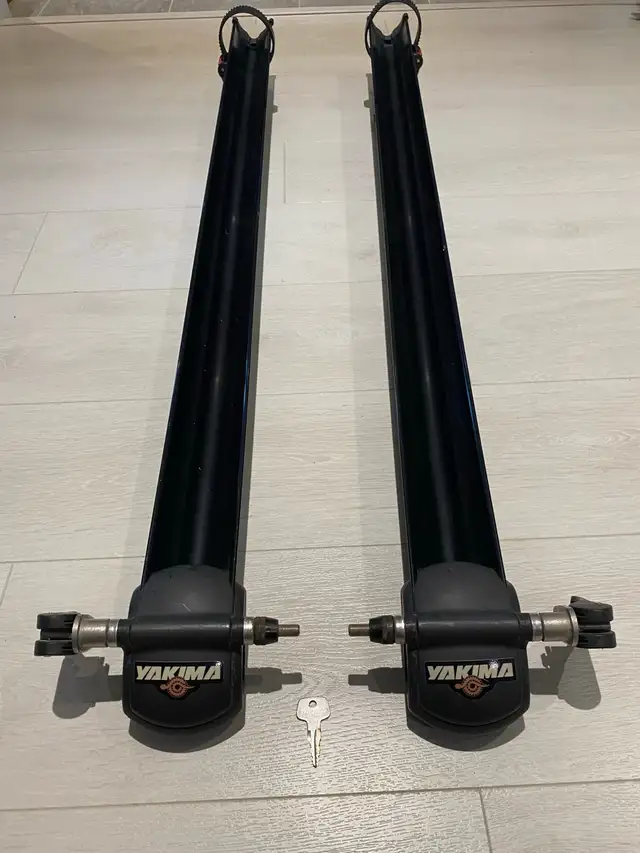 YAKIMA BICYCLE FORK MOUNT ROOF CARRIERS (2), WITH MATCHING KEYS in Other in Barrie - Image 4