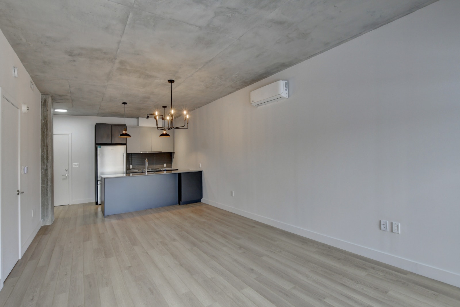 Bedroom Condo for Rent – Dollard-des-Ormeaux – $1,800/month — photo 3
