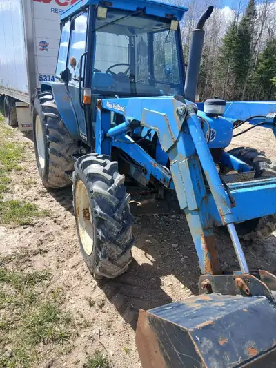 Runs , drives but missing gears 2300 hrs , open to reasonable offers