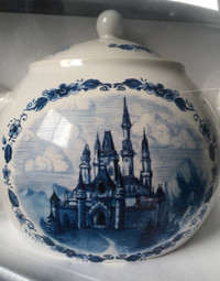 BRAND NEW Disney Parks Cinderella Castle Ceramic Tea Pot