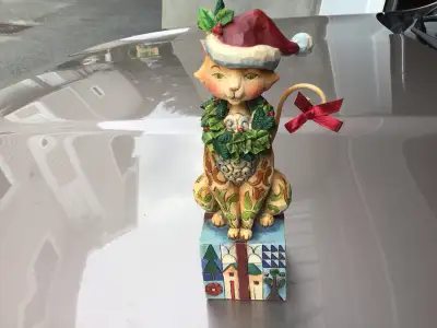 Hand-painted Jim Shore Santa Claws cat figurine from the Heartwood Creek collection. A resin holiday...
