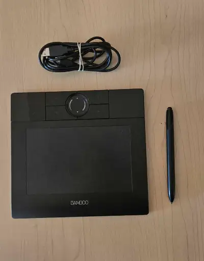 Enhance your digital artistry with this Wacom Bamboo MTE-450A tablet! This used tablet is in good co...