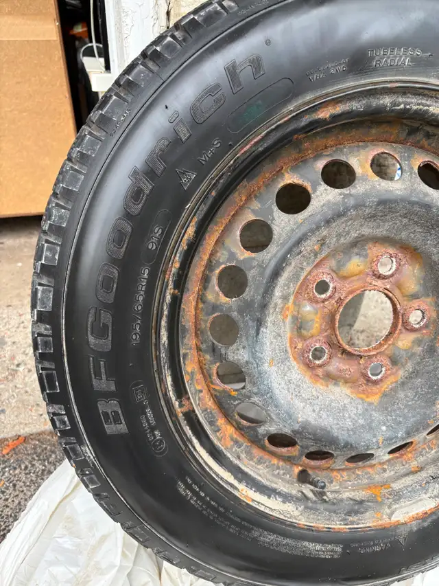 4 Winter Tires On Rims Honda Civic in Tires & Rims in Ottawa - Image 3
