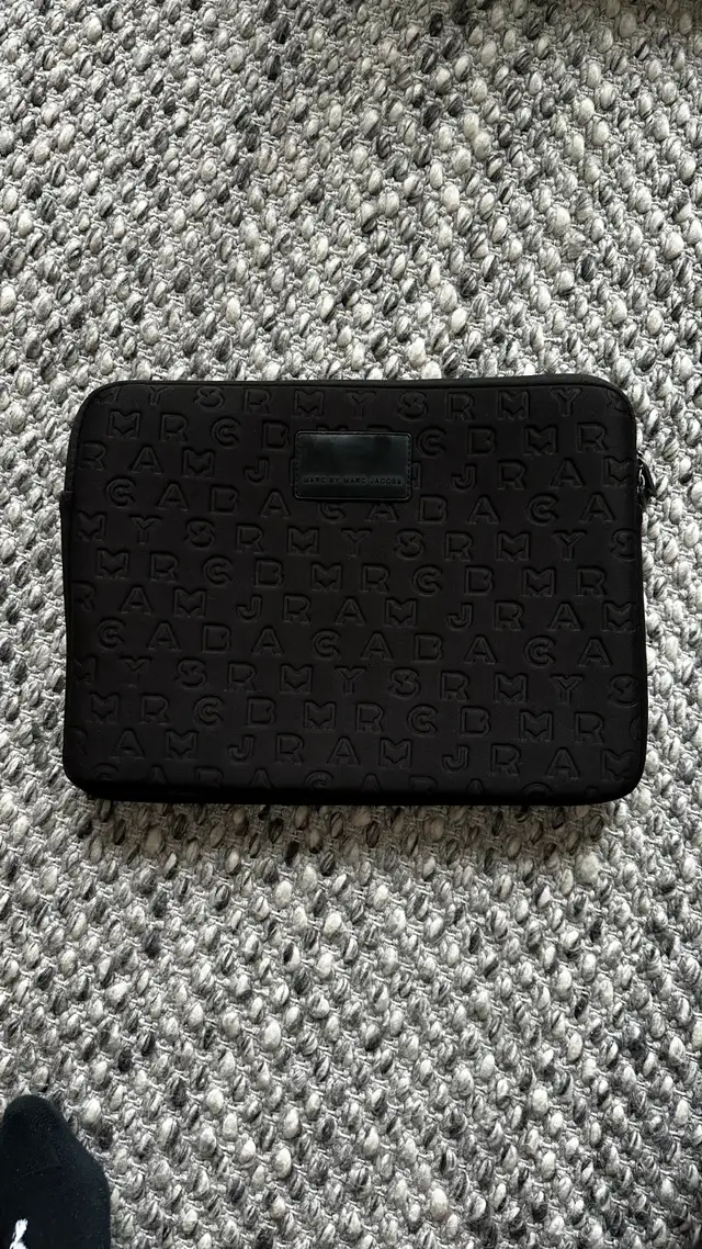 Marc Jacobs Laptop Case 13" in Laptop Accessories in Markham / York Region - Image 3
