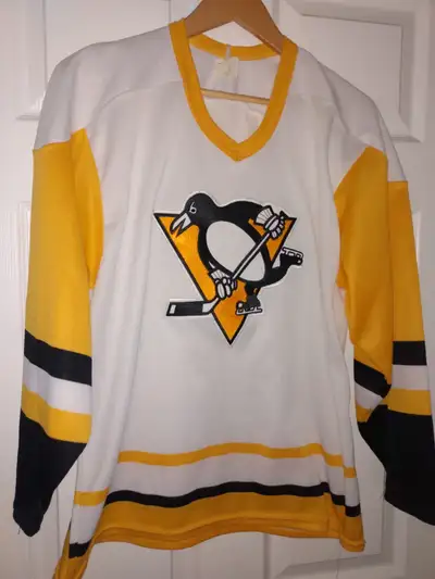 Vintage Pittsburg Penguins CCM jersey men's medium., View more