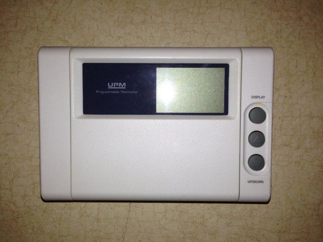 Honeywell NOMA THM301M Programmable Thermostat in Heating, Cooling & Air in Mississauga / Peel Region