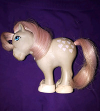 1982 My Little Pony Snuzzle with white boots. Hong Kong