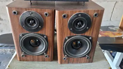 Monitor speakers, View more