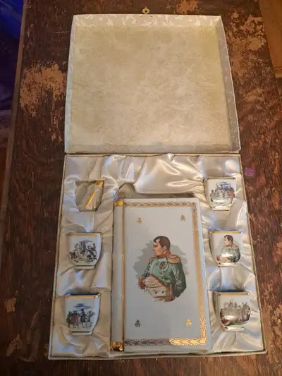 Napoleon Flask and glasses/mugs. I don't know much about them, they are part of my continuing effort...