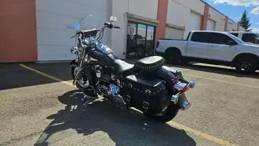 2017 Harley-Davidson Heritage Softail – $16,275 - 29427 KM Classic Harley-Davidson styling meets mod...
