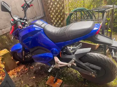 *1500$ négociable* Je vends ma moto électrique Daymak EM2 2023 dans un état esthétique et mécanique...