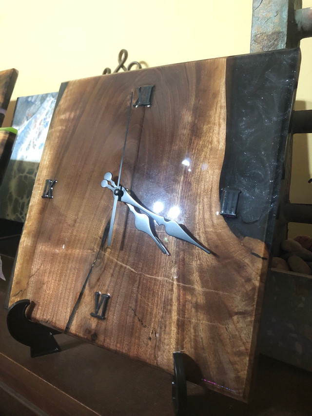 Black walnut clock with black epoxy in Home Décor & Accents in London - Image 2