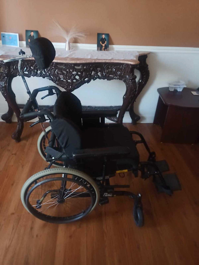 Chaise roulante Prima dans Santé et besoins spéciaux  à Saint-Hyacinthe - Image 3