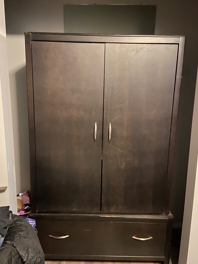 Armour, 8 drawer dresser and nightstand  in Dressers & Wardrobes in Thunder Bay
