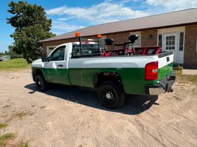 2007 Chevrolet Silverado 2500 HD snow plow including regular cab 4 x 4 automatic transmission 6 L ei...