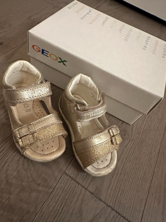 Geox baby girl sandals size 20 eu, 4.5 us, sandal bébé dans Autre  à Ville de Montréal