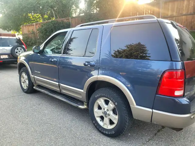 2004 Ford Explorer Eddie Bauer fully loaded Active 555207563475701764