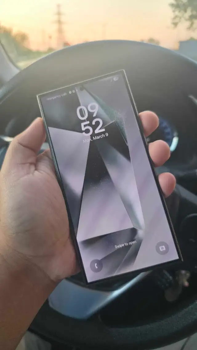 Samsung S24 Ultra 256gb Unlocked in Cell Phones in Windsor Region - Image 8