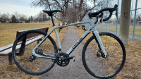 Vélo gravier carbone Opus Horizon 2 medium gravel bike 