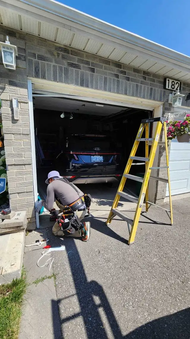 Gutters, siding, soffit, downspout, install, cleaning, repair  in Roofing in City of Toronto - Image 4