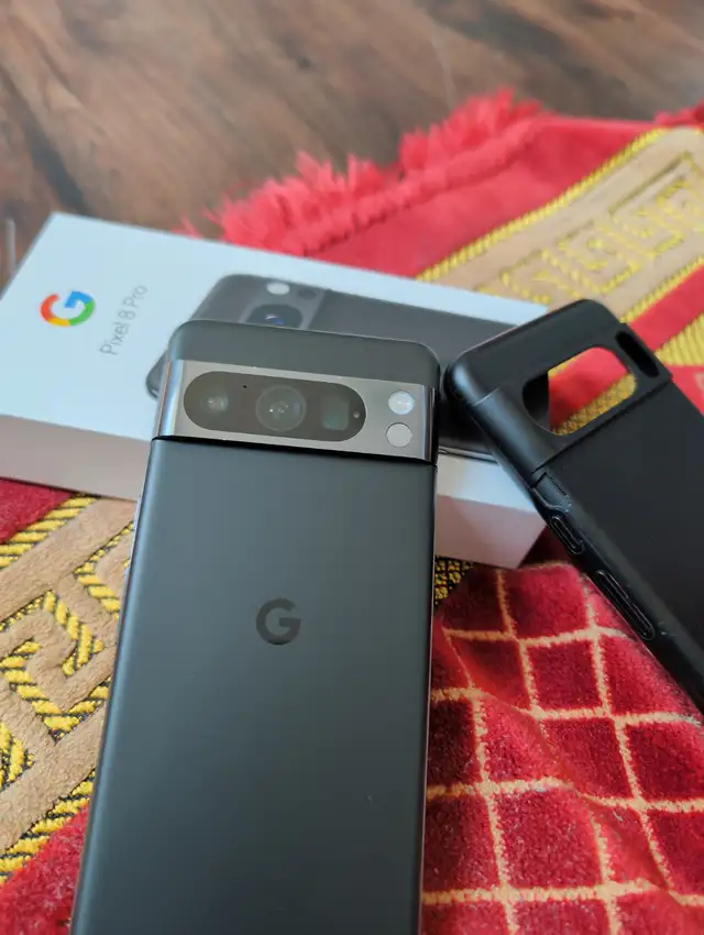 Google Pixel 8 Pro 256gb with Case and Screen Protector in Cell Phones in Mississauga / Peel Region - Image 2