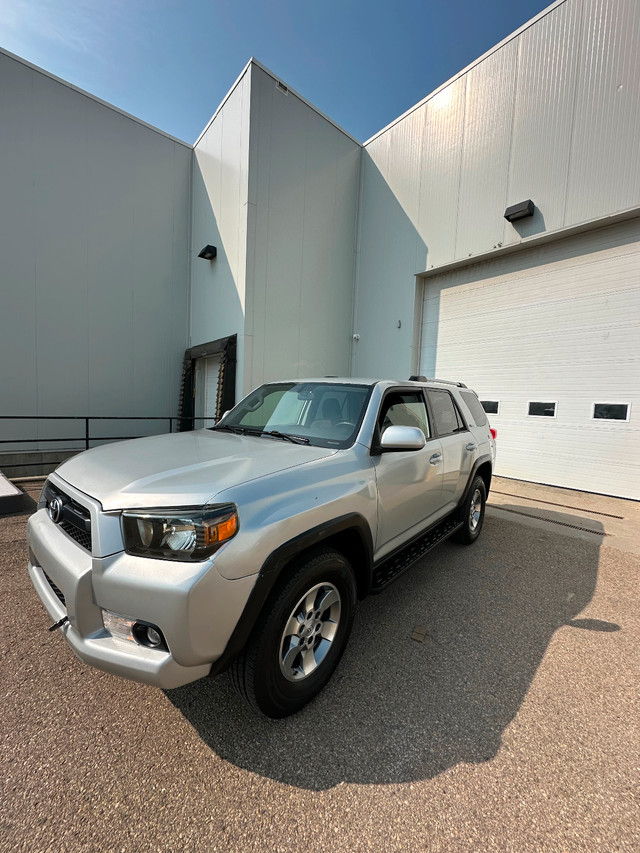 2011 Toyota 4runner SR5 in Cars & Trucks in Edmonton - Image 2