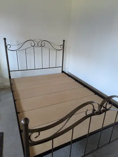 Lit en métal Queen Amisco, View more