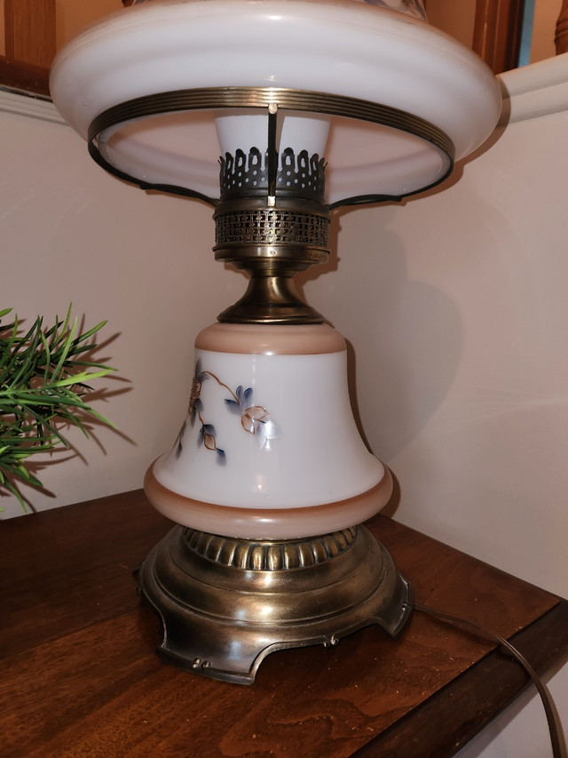 Hand Painted Glass Lamp in Indoor Lighting & Fans in Barrie - Image 3