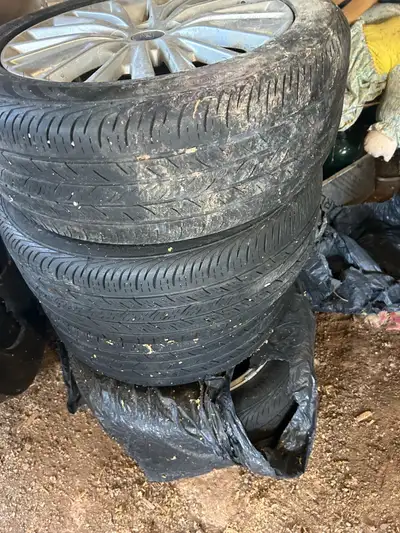 Tires and rims off a 2017 ford focus titanium. 215/50/17