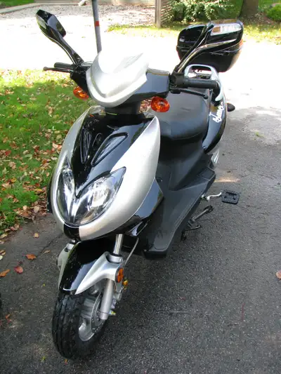Motorino XPH electric bike/scooter Asking $1,500 for this immaculate condition low mileage bike -Lik...