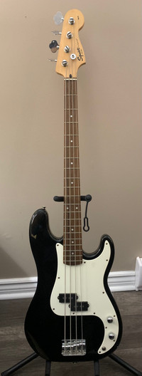 Squier p-bass for sale 200$