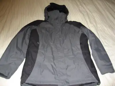Brand: L.L. Bean Model: REG OHMR2 Size: Mens (S) Womens (M) Color: Grey Shell: 100% Nylon Lining: 10...