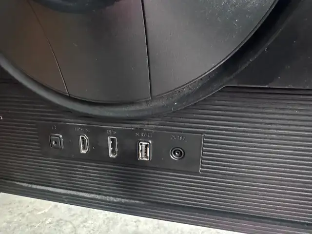 32” Samsung Computer Monitor in Monitors in Brantford - Image 4