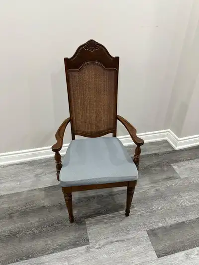 Used like new 3 black chairs and 1 big chair