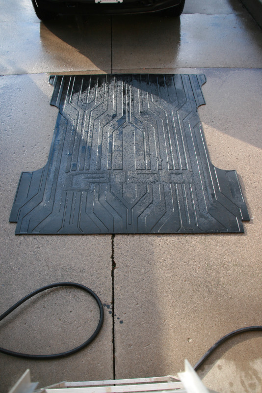 HEAVY DUTY 6-FT 5-INCH (OEM) RUBBER TRUCK BED MAT F150 in Other Parts & Accessories in Hamilton - Image 4