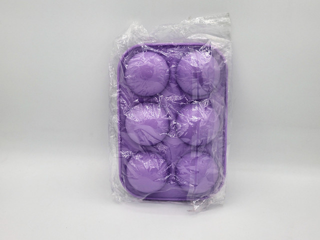 Purple half sphere silicone mold 3 pack/moule à gâteaux neuf dans Vaisselle et articles de cuisine  à Ouest de l’Île - Image 2