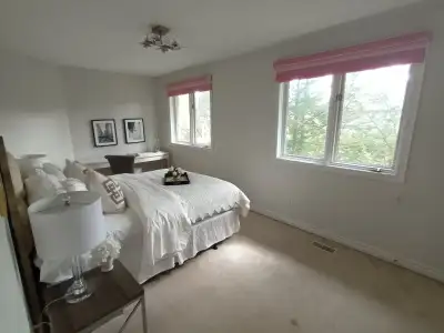 (Female only) Beautiful room at BAYVIEW and SHEPPARD